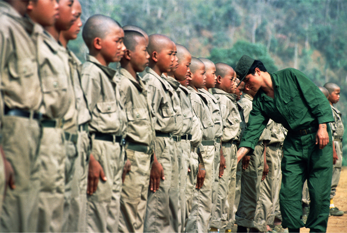 Bambini soldato in zona di guerra